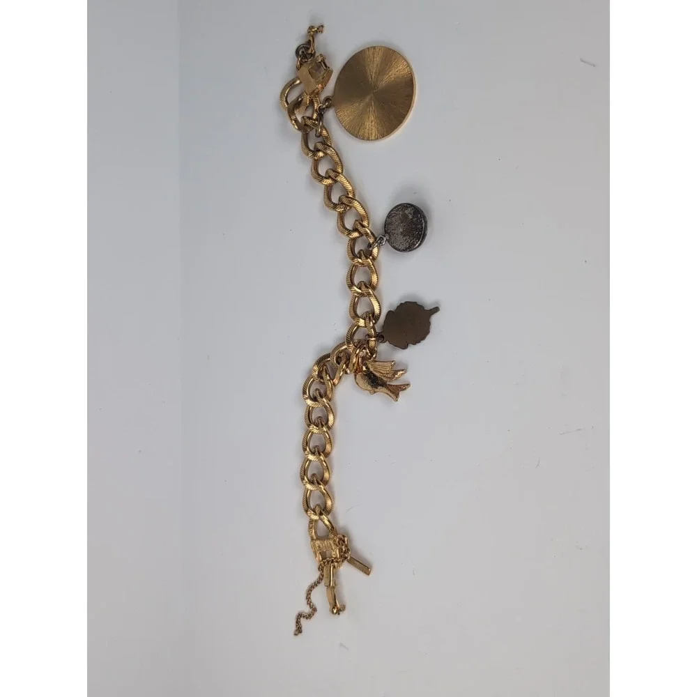 Vintage Monet Gold Tone Charm Bracelet W/Charms Classic Jewelry